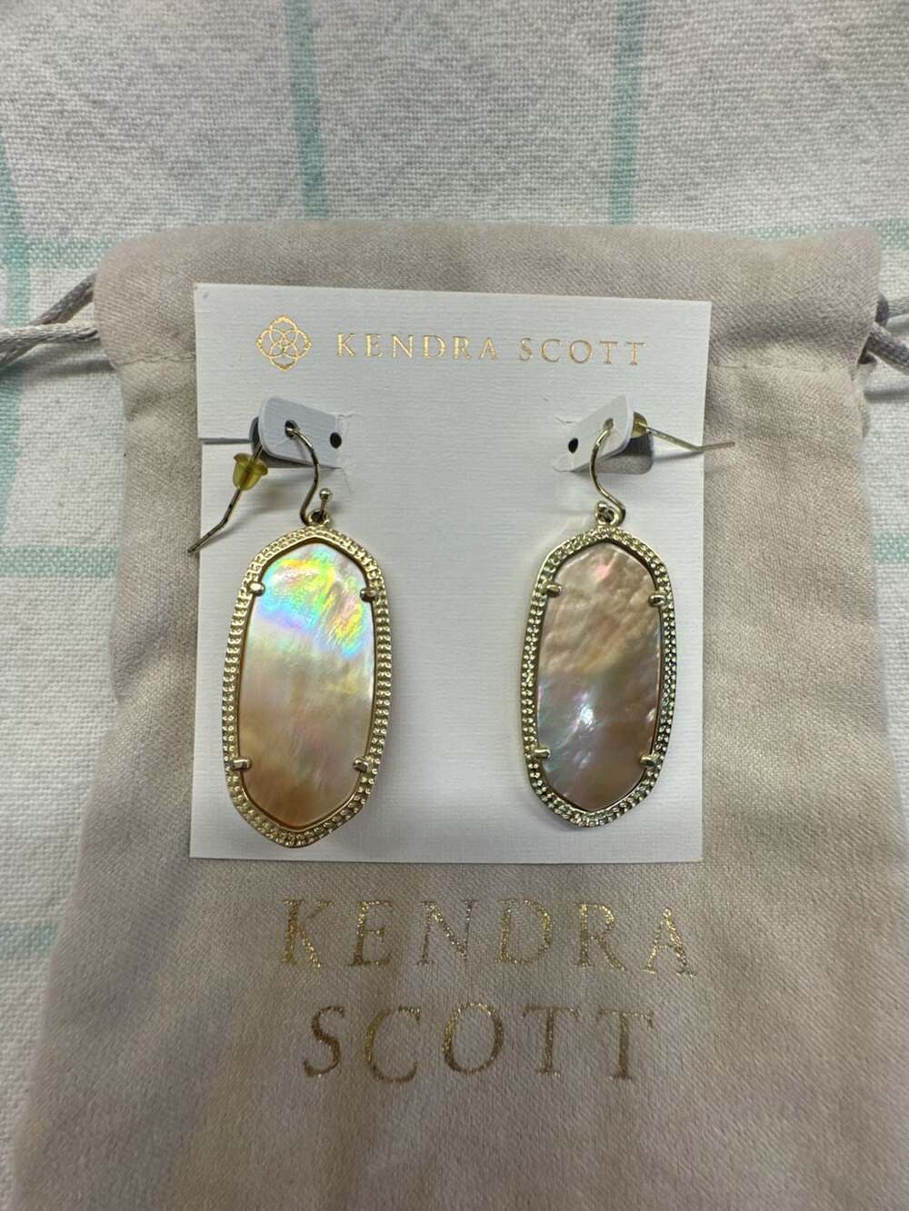 Kendra Scott Elle Drop Earrings in Gold with Iridescent Mother of Pearl